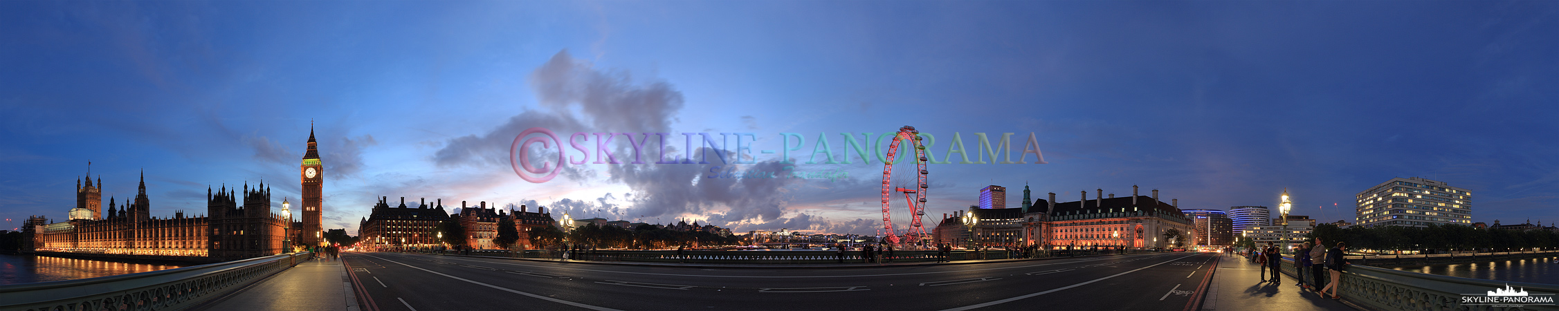 Bilder aus London – Das abendliche Panorama von der Westminster Bridge aus auf einige der bekanntesten Sehenswürdigkeiten von London, zu sehen sind der beleuchtete Palace of Westminster, Big Ben und das Riesenrad London Eye. 