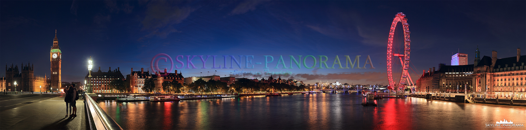 Wahrzeichen von London – Dieses Panorama zeigt den Blick von der Westminster Bridge aus auf das Londoner Wahrzeichen Big Ben und das Riesenrad London Eye. 