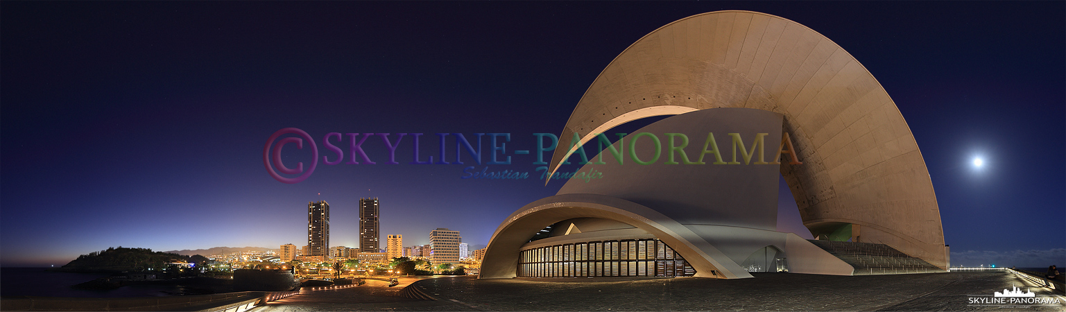 Auditorio de Tenerife Die abendliche Ansicht auf das futuristische Auditorio, es gehört zu den beliebtesten Sehenswürdigkeiten der Inselhauptstadt Santa Cruz. 