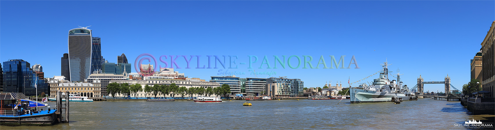 Bilder aus London - Panorama des Londoner Themseufers zwischen der London Bridge und der Towerbridge. 