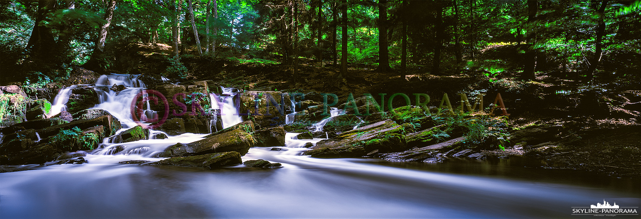 Bilder aus dem Harz - Der Selke Wasserfall bei Alexisbad im schönen Harz. Wie schon bei den vorangegangenen Aufnahmen, handelt es sich auch diesmal um ein echtes Panorama, das als Langzeitbelichtung aufgenommen wurde. Durch die lange Verschlusszeit - in diesem Fall ca. 300 Sekunden - wird der Lauf des Flusses seidenmatt abgebildet. 