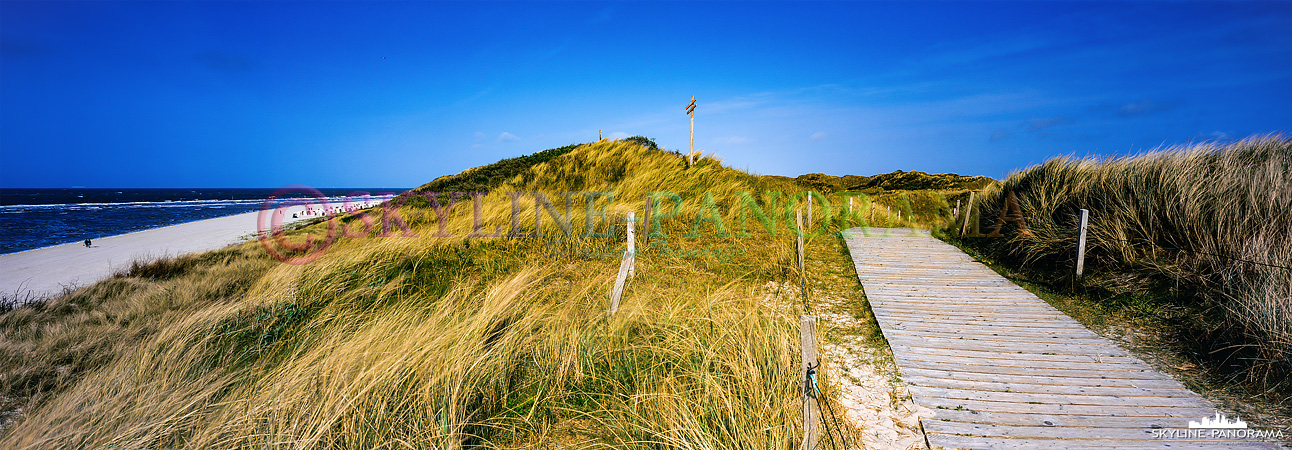 Nordsee Insel - Ein Dünenpanorama, das auf der ostfriesischen Insel Spiekeroog entstanden ist.