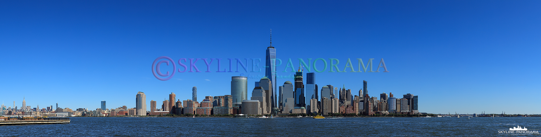 New York City - Die Skyline der Weltmetropole New York City mit dem neu erbauten One World Trade Center im Zentrum. 