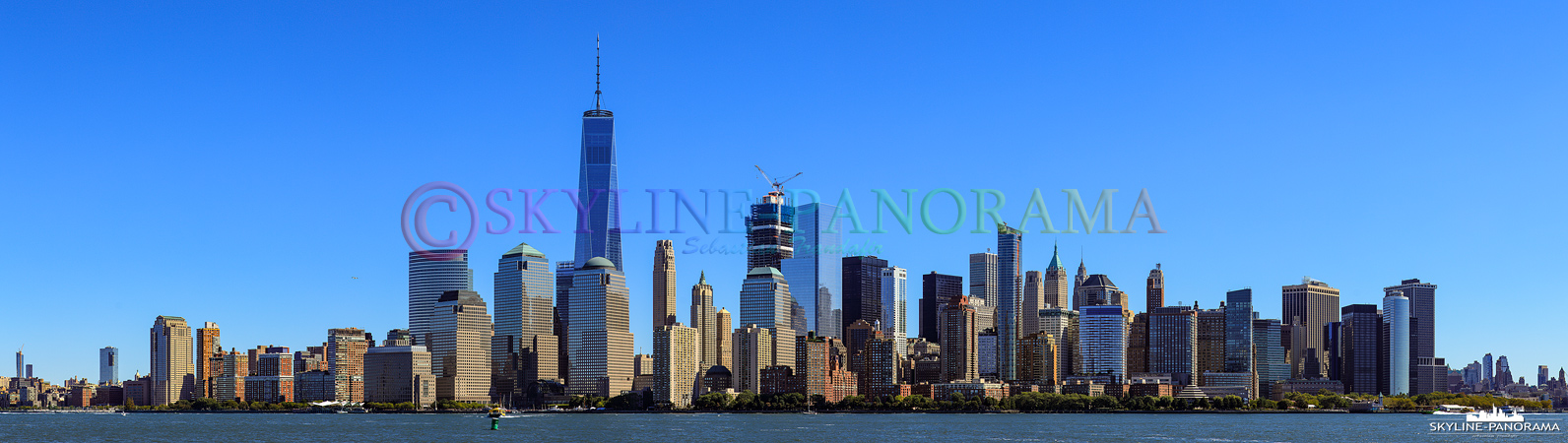 Bilder New York am Tag - Panorama der Südspitze von Manhattan mit dem alles überragenden One World Trade Center. 