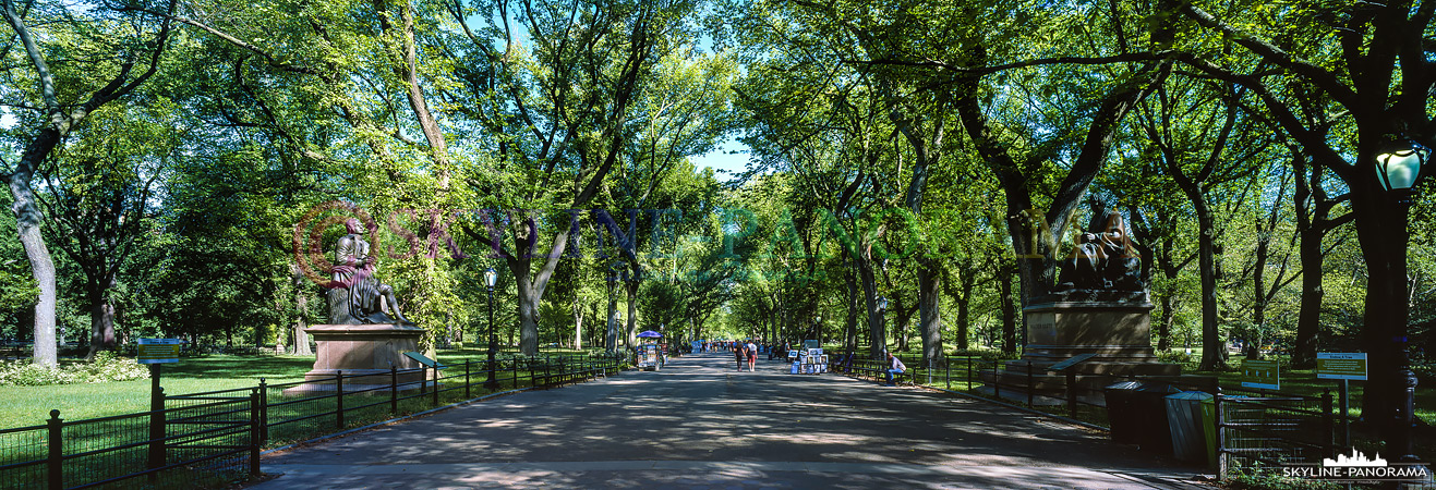 Bilder aus dem Central Park - Die Central Park Mall beginnt am Olmsted Flower Bed und führt bis zur Bethesda-Terrace. Entlang der Allee bieten zahlreiche Künstler und Fotografen ihre Arbeiten an.