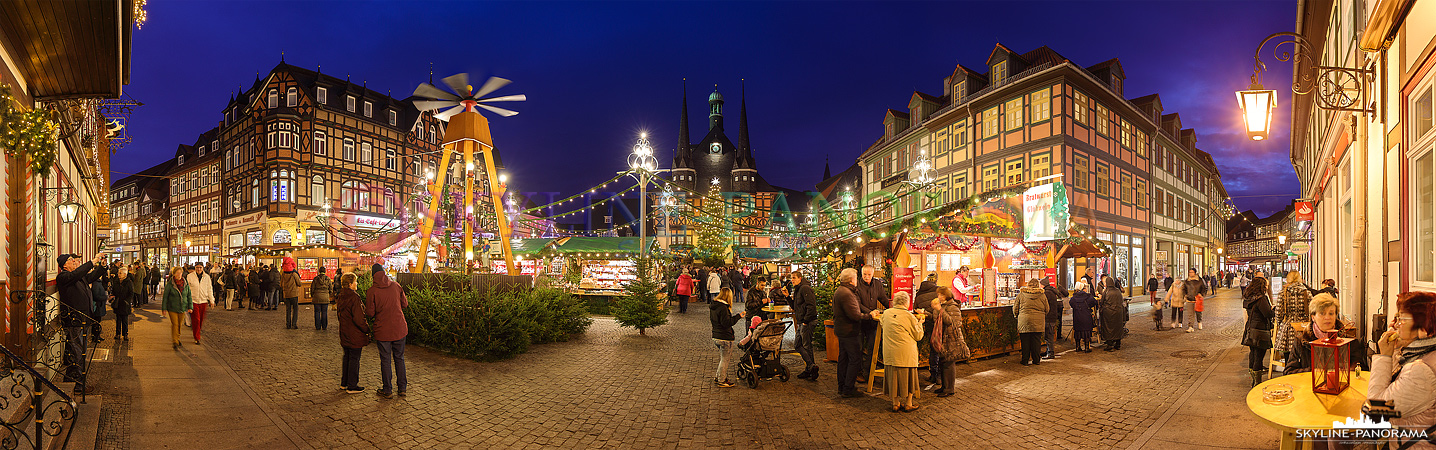 Einer der beliebtesten Weihnachtsmärkte in der Region rund um den Harz ist der Wernigeröder Weihnachtsmarkt, zahlreiche Stände und Buden laden im festlich geschmückten Ambiente zum Verweilen ein. 