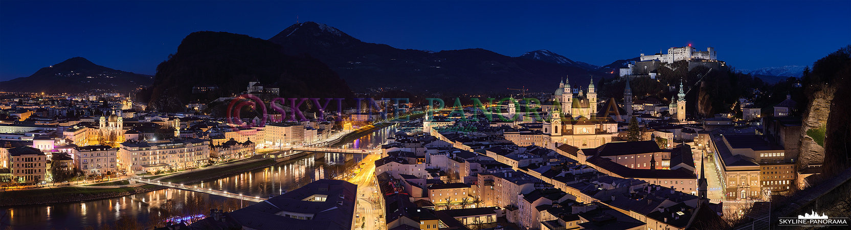 Panorama aus Österreich - Das abendlich erleuchtete Salzburg mit der Altstadt und der Festung Hohensalzburg als Panorama.