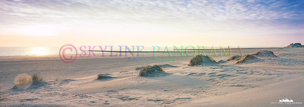 Insel Borkum zum Sonnenuntergang - Auch dieses Panorama ist am Südstrand der ostfriesischen Insel Borkum entstanden. Die Aufnahme wurde mit einer Fotoman 617 Panoramakamera auf Fuji Provia 100F Rollfilm erstellt. 