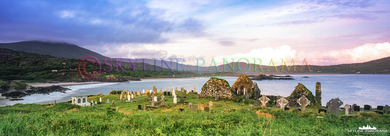 6x17 Panorama - Die Ruine der Derrynane Abbey befindet sich auf einer kleinen Insel unweit des bekannten Derrynane House in der Grafschaft Kerry.