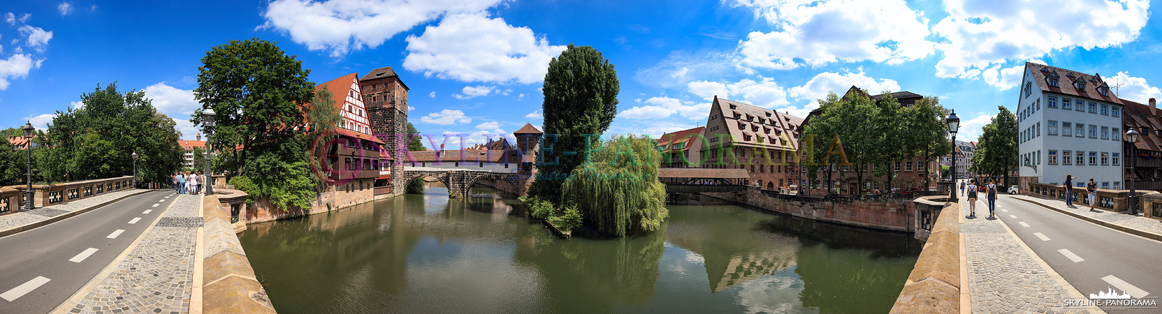 Panorama Pegnitz - Das Panorama von der Maxbrücke aus auf den bekannten Nürnberger Weinstadel und den historischen Henkersteg.