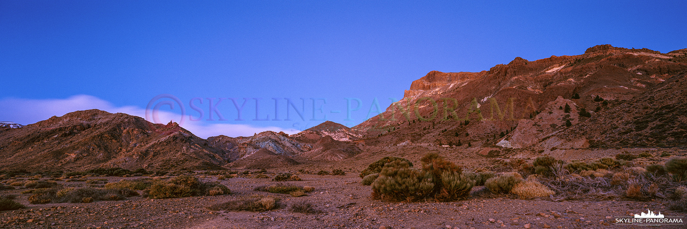 Ein Panorama, welches zur Dämmerung auf dem Teide Plateau entstanden ist, es zeigt den Ausblick vom Mirador de Boca Tauce in der Gipfelregion des Teides. 