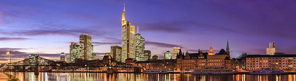 Skyline von Frankfurt vom Mainufer