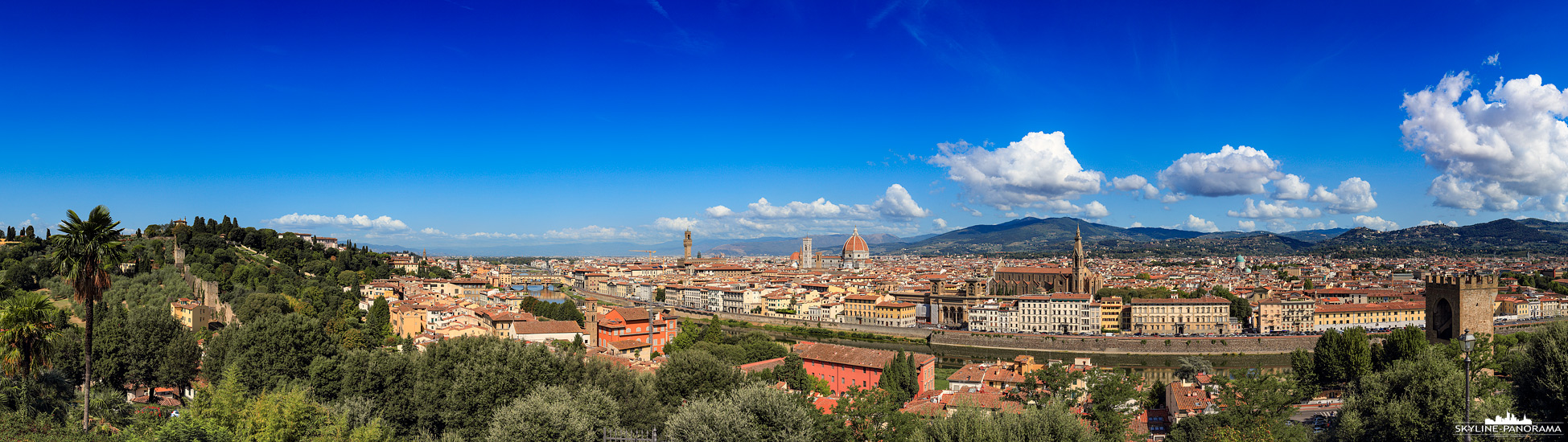Stadtansicht von Florenz Altstadt Panorama (p_01105) Panorama Italien – Eine Stadtansicht der Altstadt von Florenz als Skyline Panorama vom Piazzale Michelangelo gesehen. Die Aufnahme zeigt die Stadt am Tag.