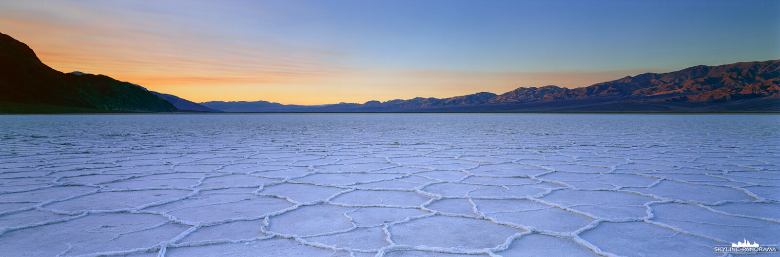 Death Valley Badwater Basin - Salt Flats (p_01142)