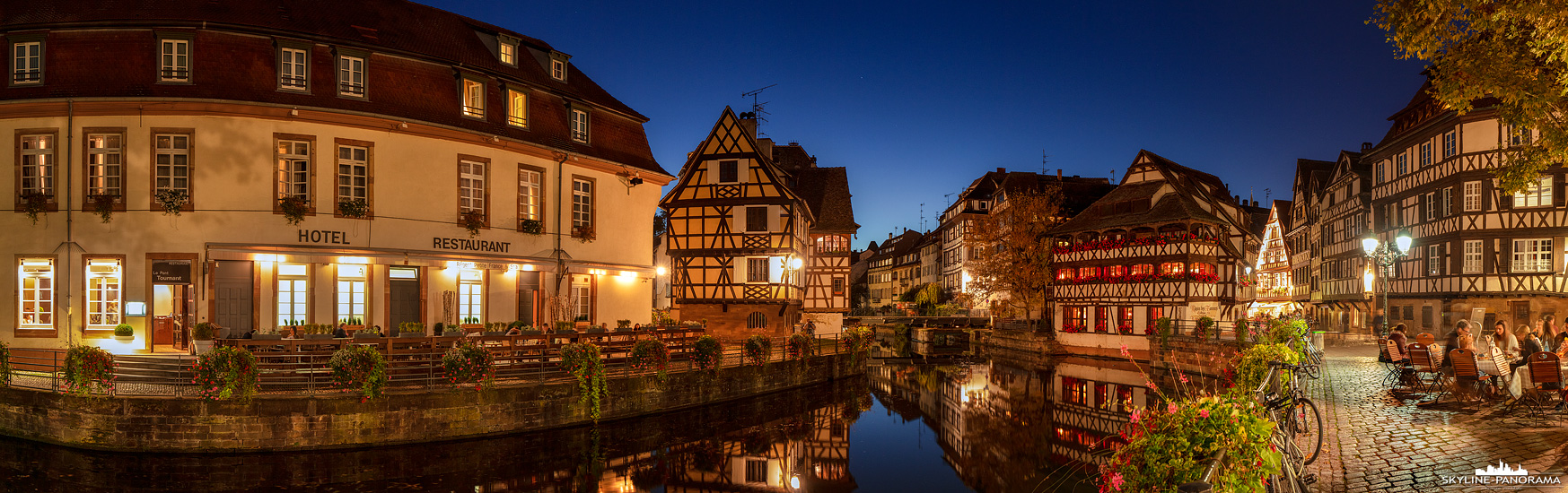 Das malerische Viertel Petite France (klein Frankreich) in der Altstadt von Straßburg ist bei Touristen und Einheimischen gleichermaßen beliebt. Zahlreiche Gassen mit den typischen traditionellen Fachwerkhäusern laden zum Durchstreifen des ehemaligen Gerberviertels ein.