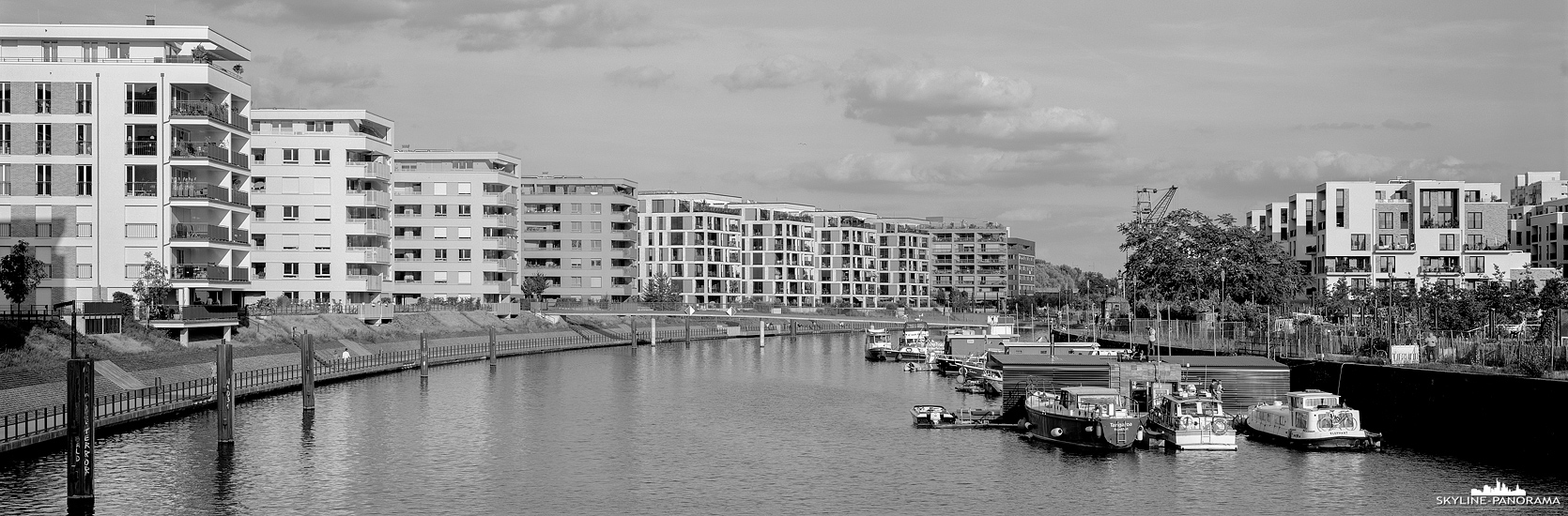 Stadtansicht von Offenbach - Moderner Wohnraum auf der Hafeninsel in Offenbachs neuem Stadtviertel, welches im ehemaligen Industriehafen am Mainbogen in den letzten Jahren entstanden ist.