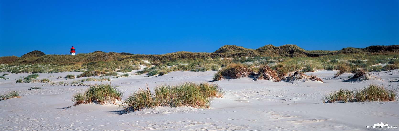 Nordfriesische Insel Amrum - Das Quermarkenfeuer ist der zweite Leuchtturm auf der Insel Amrum, er befindet sich am Bohlenweg in den Dünen von Norddorf.