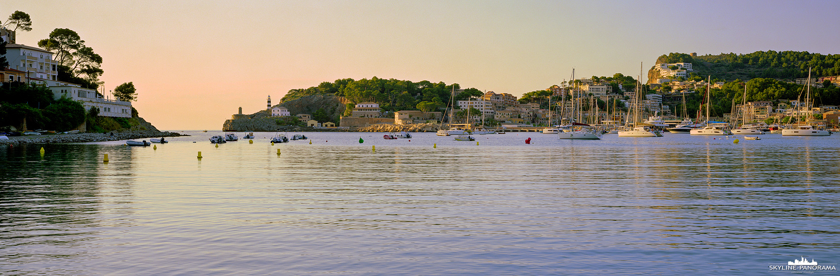 Mallorca Panorama - Port de Sóller zum Sonnenuntergang im Juni 2021.