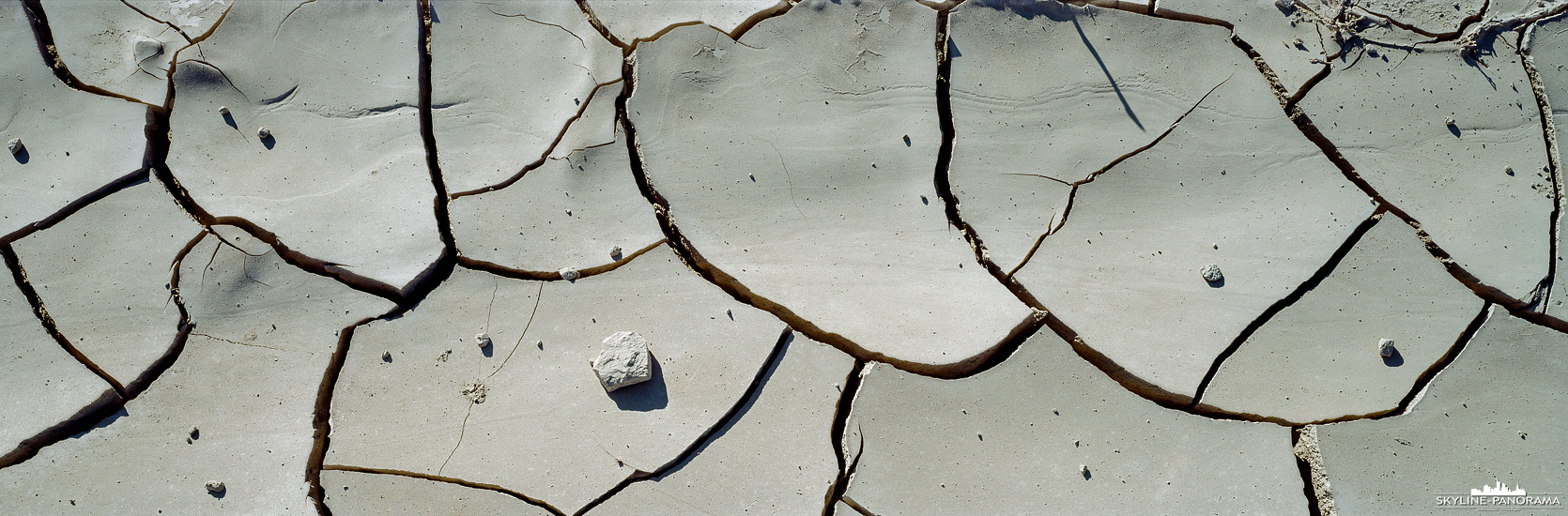USA Panorama - Mudcracks als 6x17 Panorama im Death Valley Nationalpark.